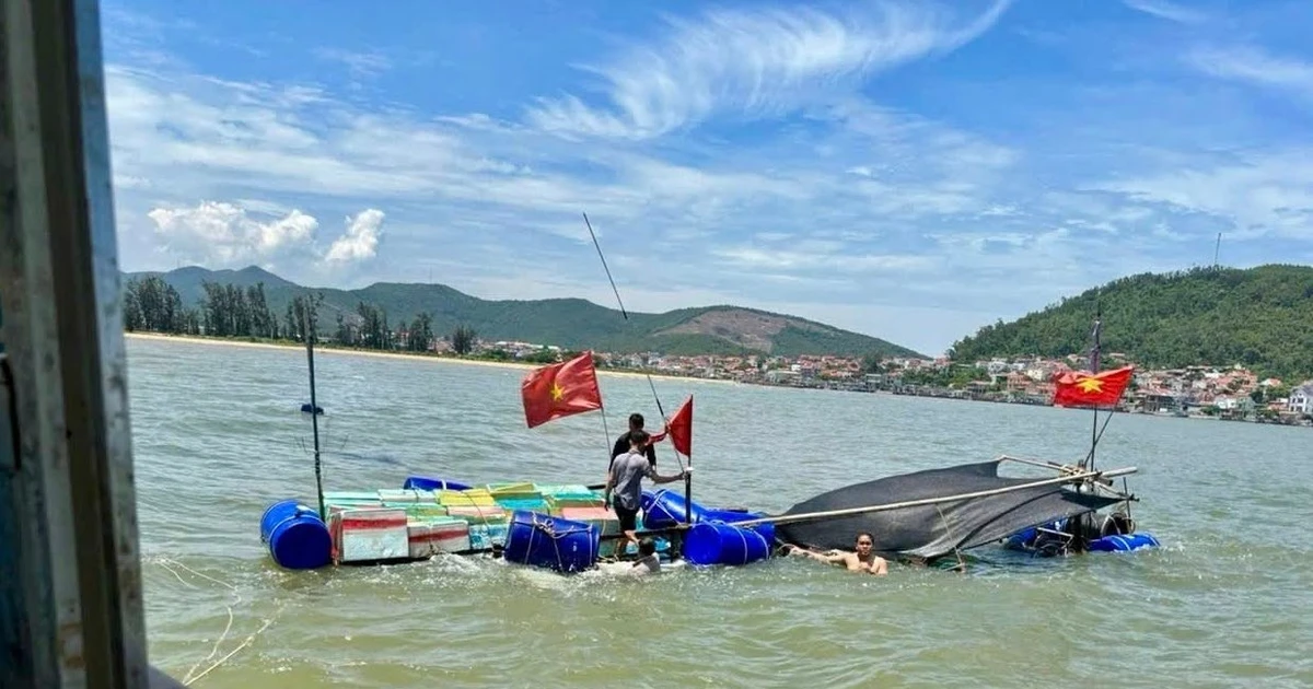 Tàu cá chìm trên đường vào bờ, 2 ngư dân được ứng cứu kịp thời