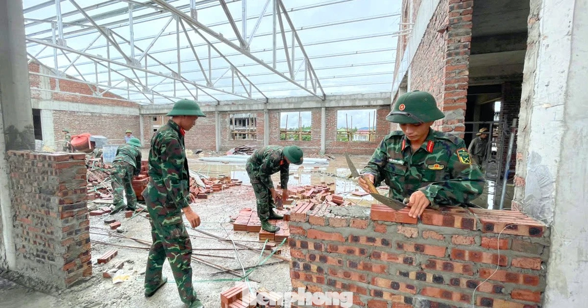 Trường nội trú gần 1.400 học sinh vùng biên Nghệ An rốt ráo về đích