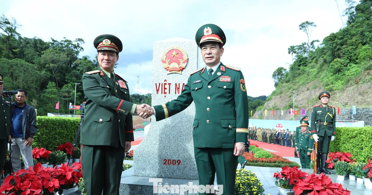 Đại tướng Phan Văn Giang dẫn đầu đoàn Việt Nam sang Lào dự Giao lưu hữu nghị Quốc phòng biên giới lần thứ III