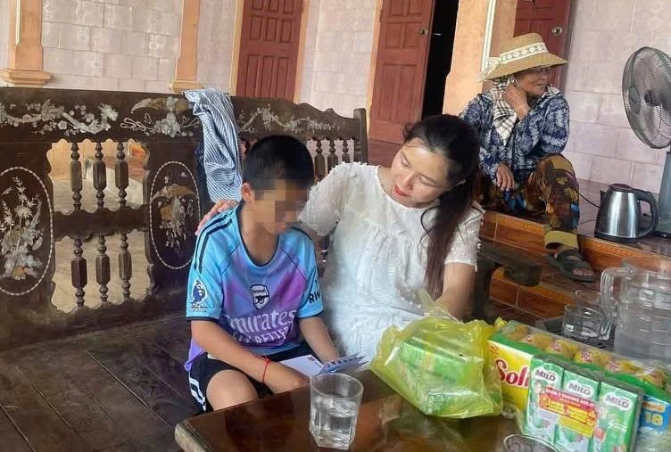 Trẻ lớp 6 nghi bị mẹ kế và bố bạo hành: 'Cháu rửa bát, quét nhà không sạch nên bị đánh'