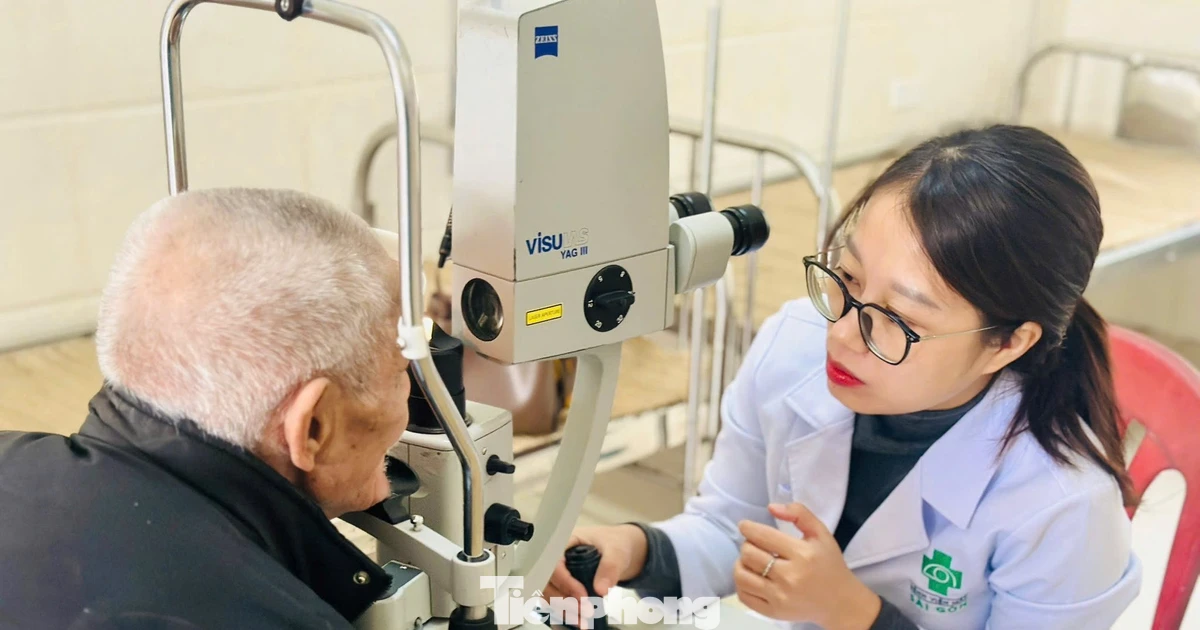 Thăm khám thị lực cho hàng trăm người dân có hoàn cảnh khó khăn, gia đình chính sách