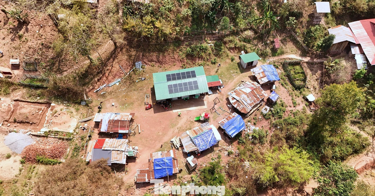 Gần 8 tháng sau lũ lịch sử, nhiều hộ dân vùng biên giới Nghệ An vẫn sống trong chòi tạm