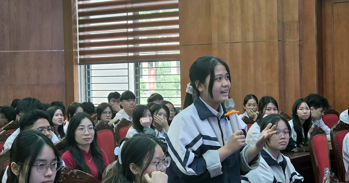 Học sinh Hà Nội tìm hiểu khởi nghiệp từ cấp THPT