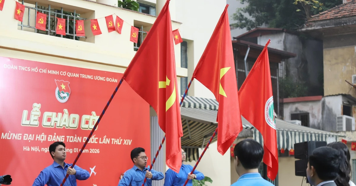 Tuổi trẻ cả nước chào cờ hướng về Đại hội XIV của Đảng