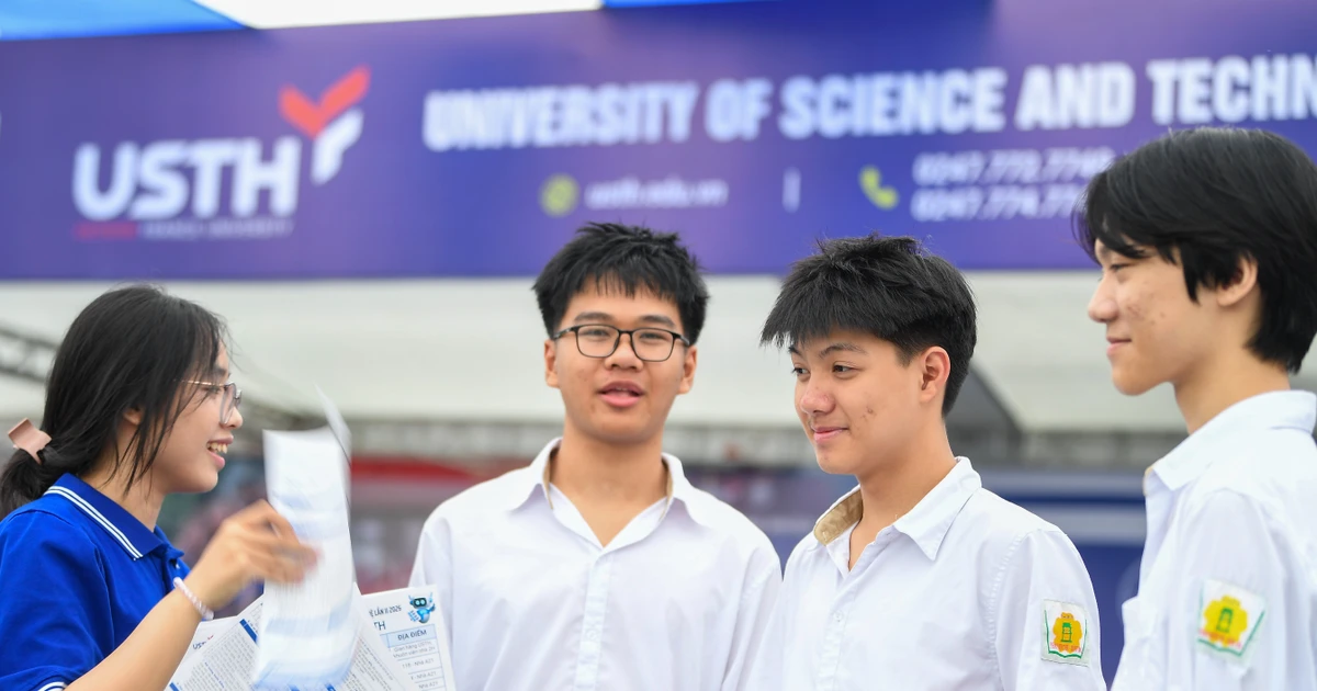 Hàng nghìn học sinh đổ về ngày hội tuyển sinh khoa học công nghệ