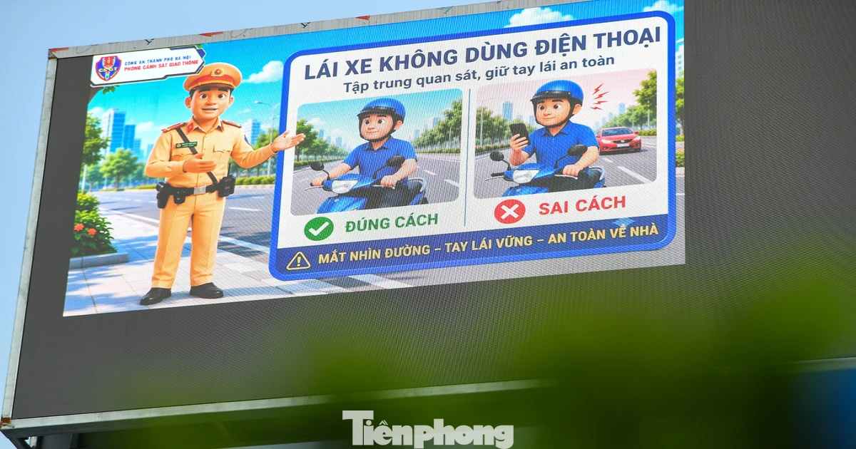 Cận cảnh 36 bảng điện tử giao thông vừa xuất hiện trên đường phố Hà Nội