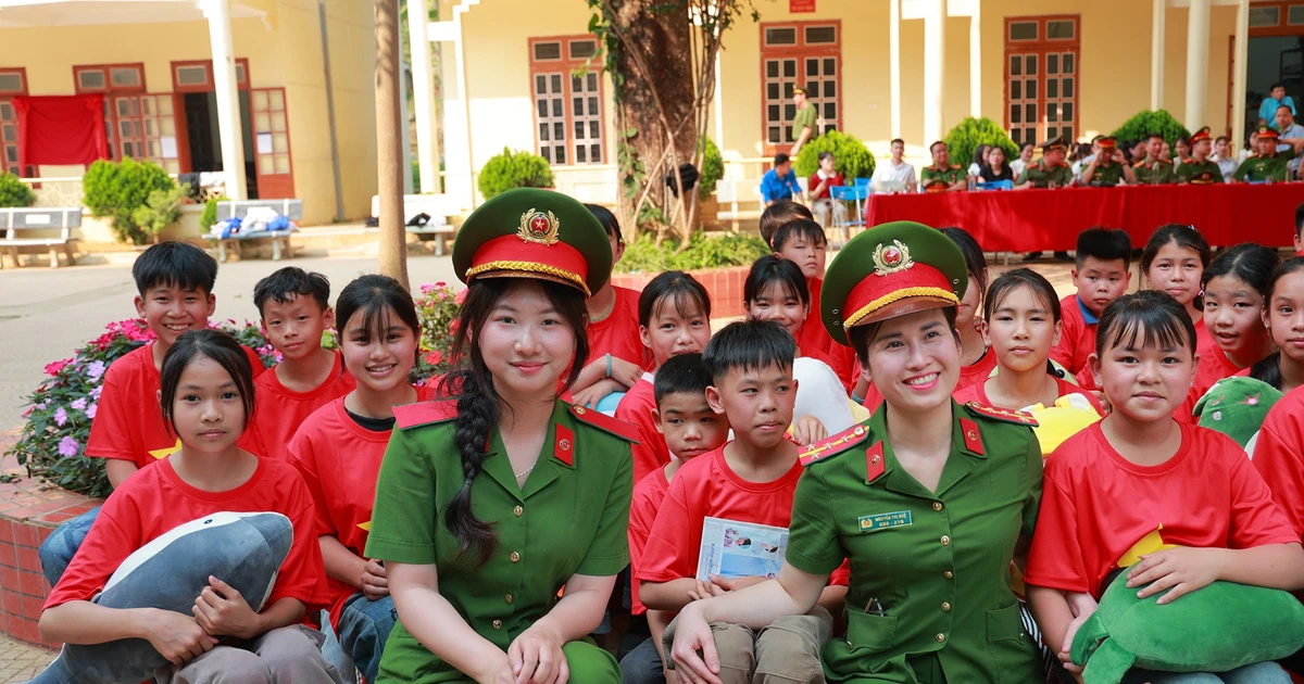 Tuổi trẻ Học viện Cảnh sát mang ‘phòng tin học’ lên vùng biên Sơn La