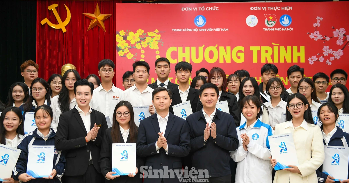 Những phần quà Tết tiếp sức cán bộ Hội Sinh viên vượt khó