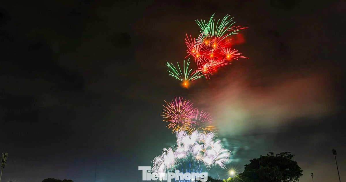 Mãn nhãn bữa tiệc pháo hoa đêm Giao thừa