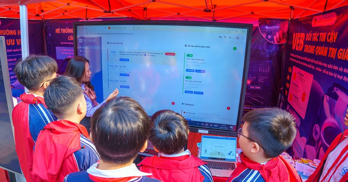 Trường Đại học Kinh tế chuyển giao hệ thống quản trị trường học số cho THCS Cầu Giấy