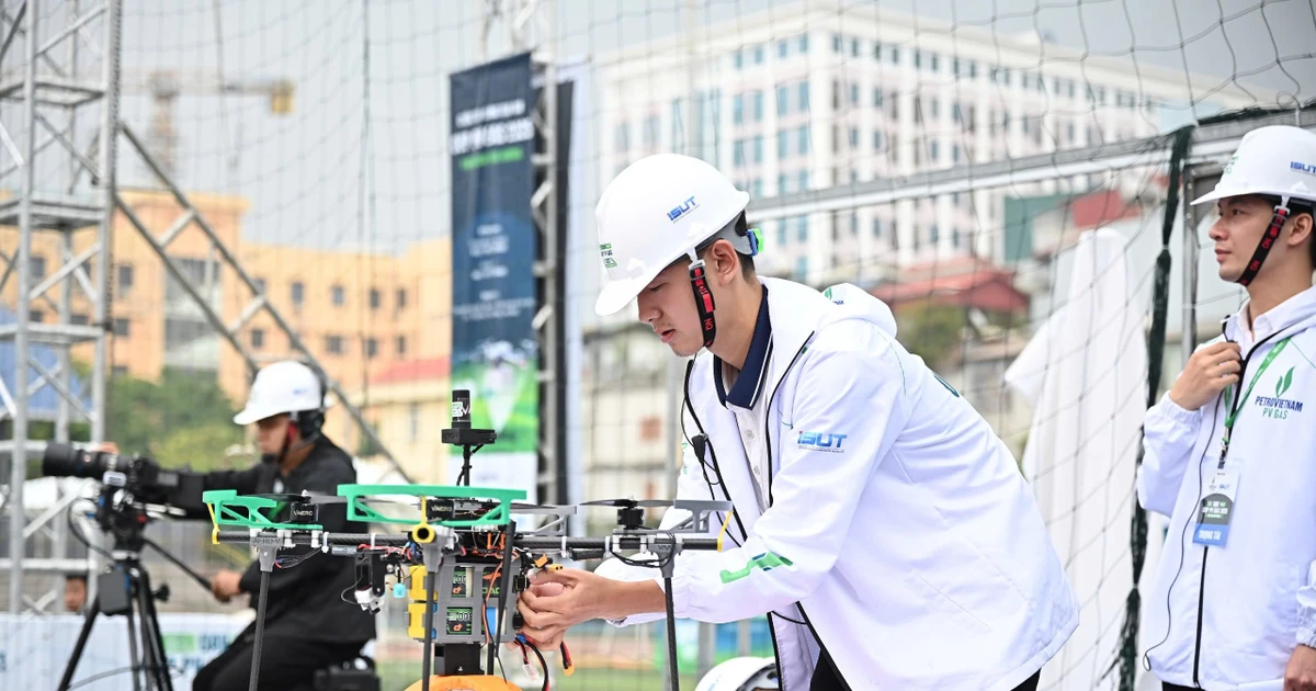 'Nóng lên từng phút' với cuộc thi sáng tạo thiết bị bay không người lái