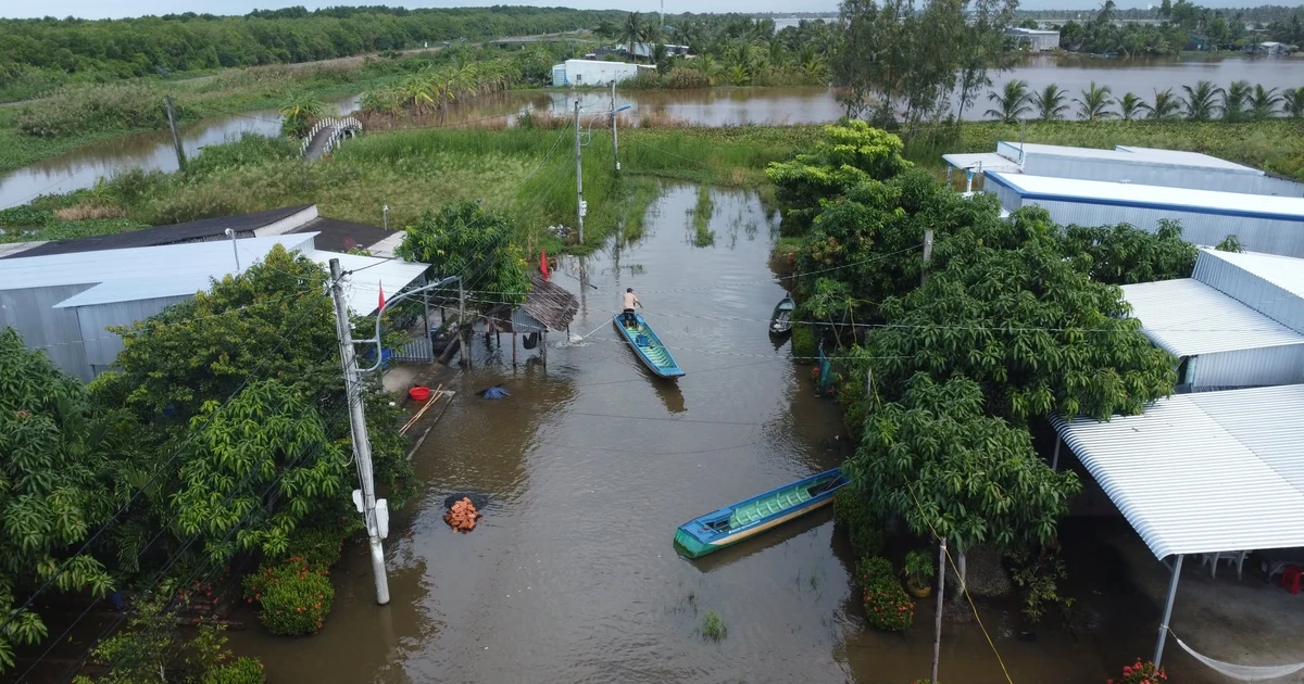 Đến nơi mà cứ khoảng 3 tháng mỗi năm, hơn 160 hộ dân phải đi lại bằng xuồng