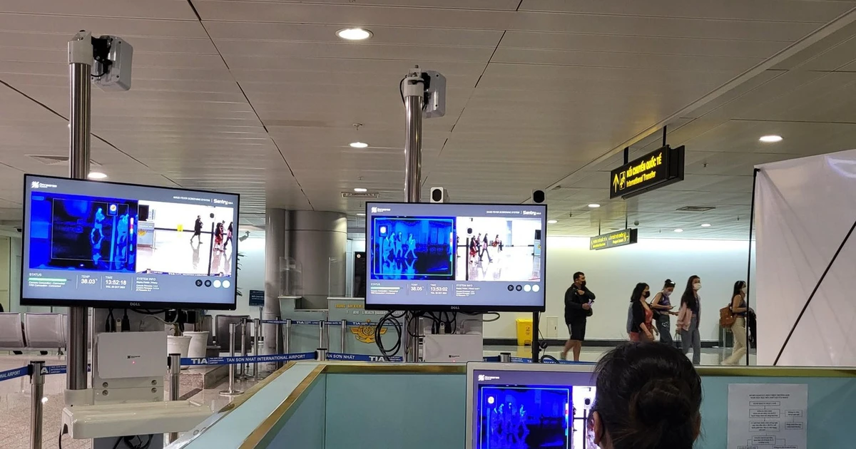 TPHCM siết chặt cửa khẩu, đo thân nhiệt hành khách nhập cảnh tại sân bay Tân Sơn Nhất