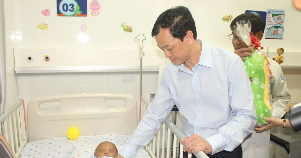 Diễn biến mới về sức khỏe bé trai 2 tuổi bị mẹ và nhân tình bạo hành ở TPHCM