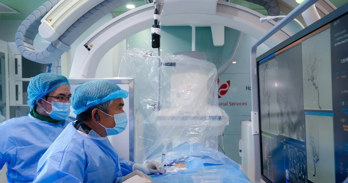 Đau khi đứng làm việc, nguy cơ bị cắt cụt chân vì hội chứng May-Thurner