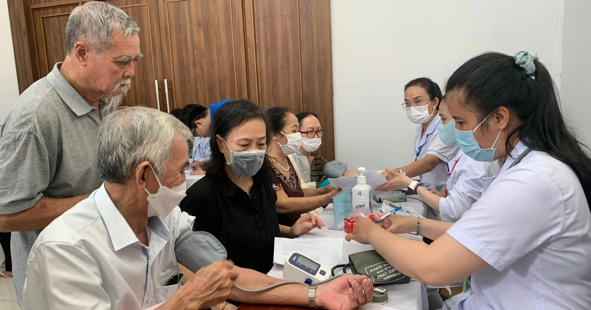 Người Việt đang đối mặt với vòng xoáy ‘chưa già đã đổ bệnh’