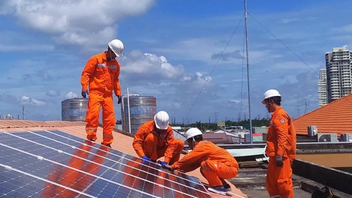 Sở Xây dựng TPHCM lên tiếng việc người dân bị 'làm khó' khi lắp điện mặt trời