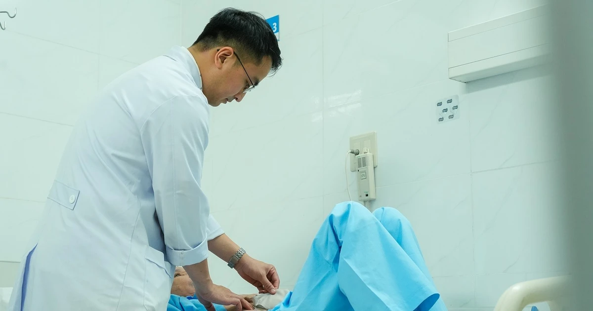 Thủng dạ dày, nguy kịch tính mạng vì tự điều trị đau bụng tại nhà