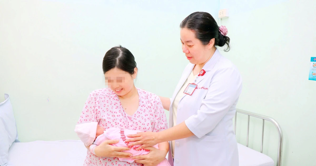 Ba lần lên bàn mổ khi mang thai, người mẹ quyết không bỏ con