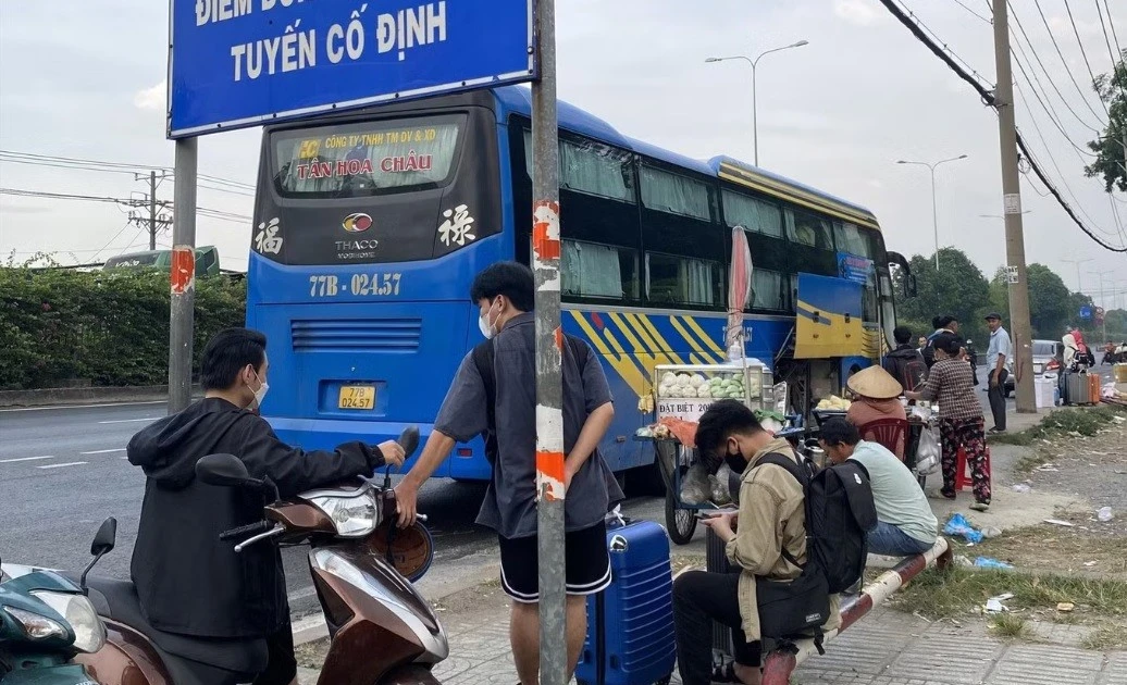 Xe dù, bến cóc ‘tung hoành’ dịp lễ, công an TPHCM nói gì?