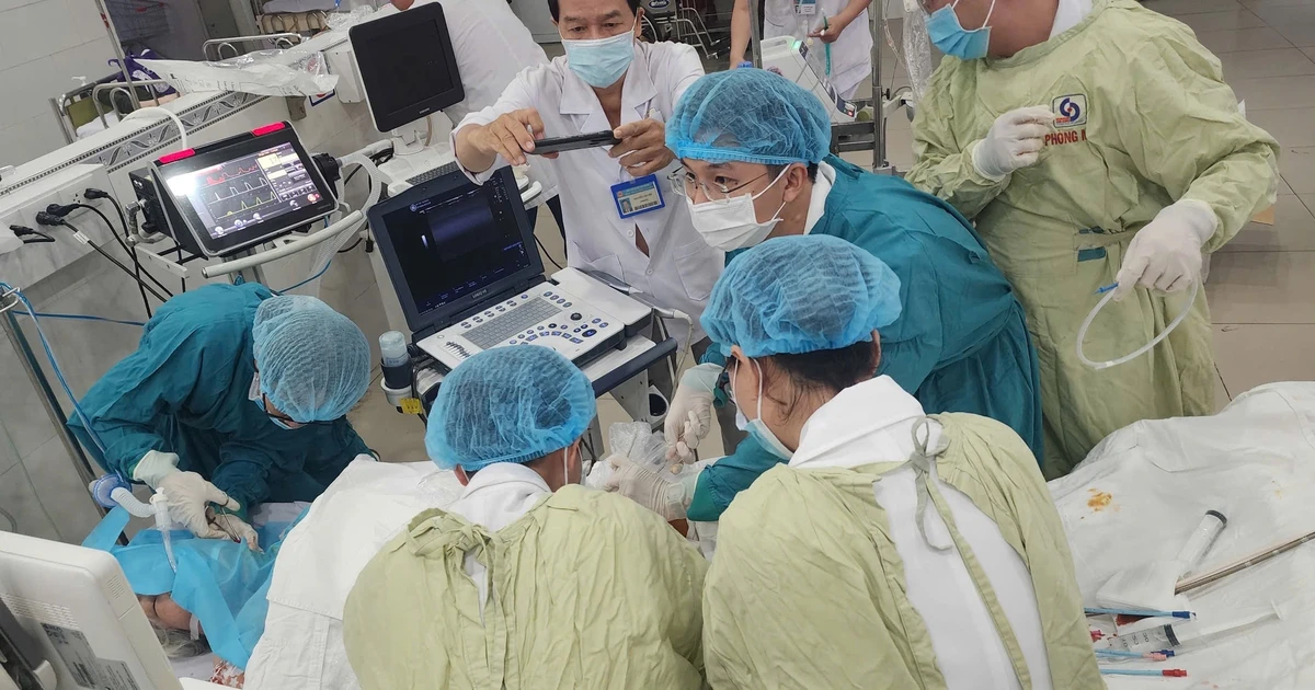 Sốc điện cứu sống bệnh nhân đột ngột ngưng tim