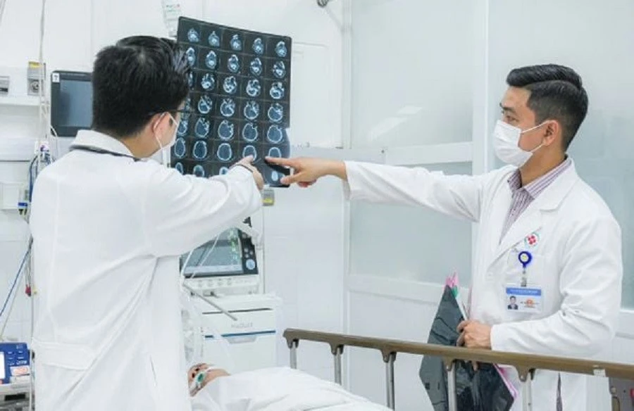 Vượt biển bằng trực thăng cứu nữ du khách châu Âu đột quỵ tại Phú Quốc