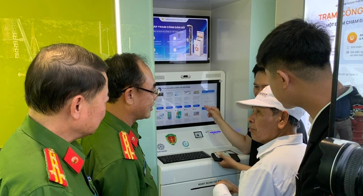 Đi khám bệnh, mua sắm, giao dịch hành chính ở Trạm Công dân số