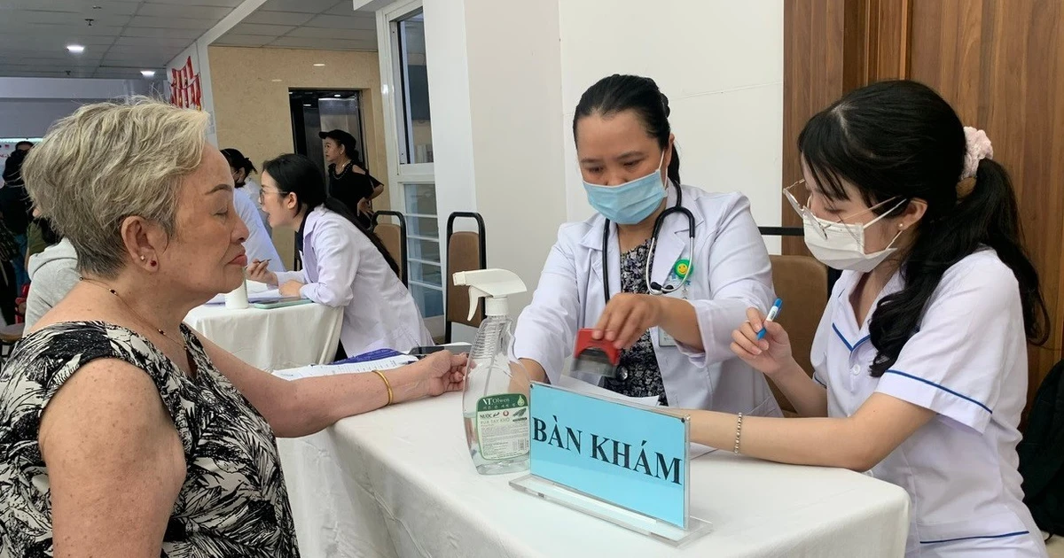 Sẽ cấp 'hộ chiếu sức khỏe' cho người dân TPHCM