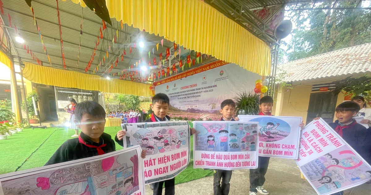 Học sinh vùng cao được tuyên truyền phòng tránh tai nạn bom mìn
