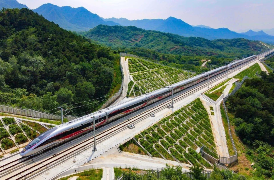 Đề xuất sớm đầu tư đường sắt tốc độ cao đoạn Vinh - Nha Trang