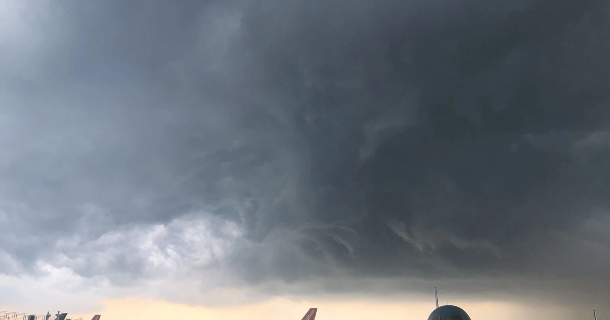 Điều chỉnh, đổi lịch bay kịp thời ứng phó bão Matmo