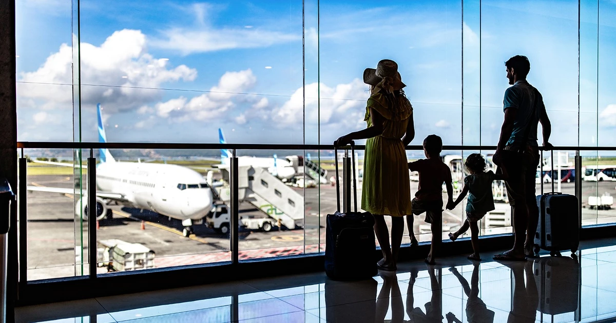 Trốn phí hành lý máy bay: Chủ tịch phải đi tù, ca sĩ bị cắt chuyến