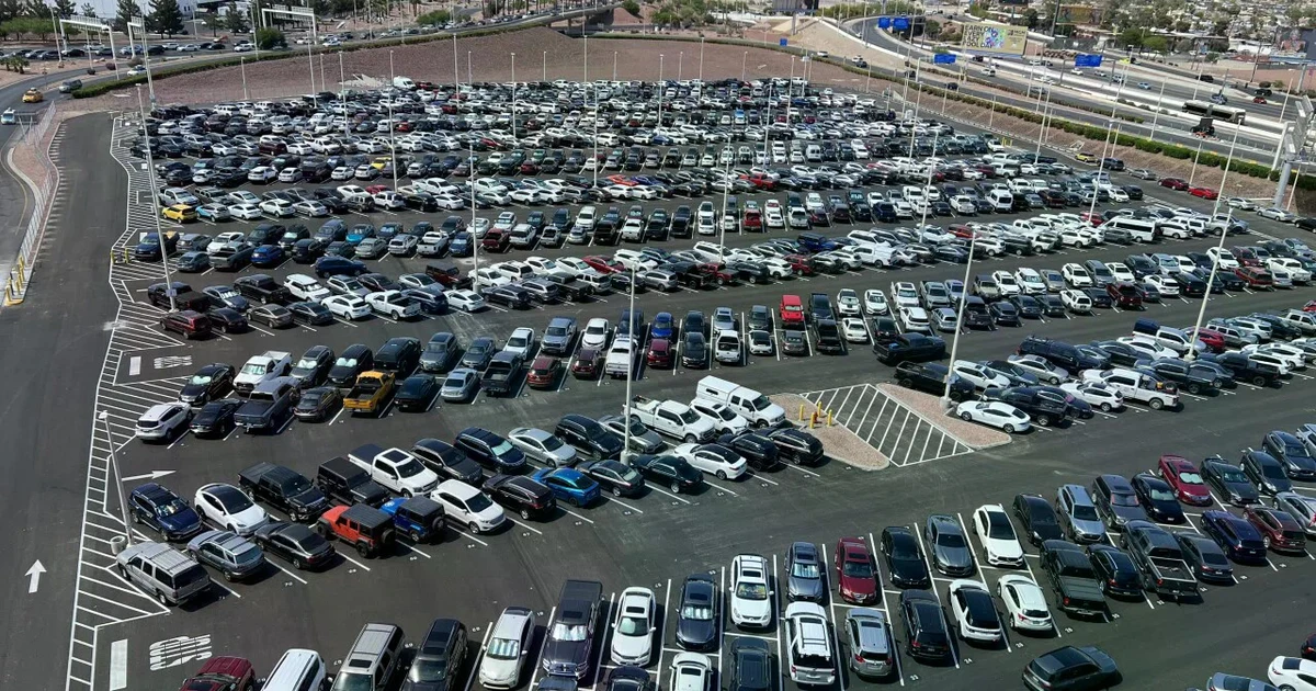 Kiến nghị thu phí không dừng, chuyển đổi số trong quản lý bãi đỗ xe