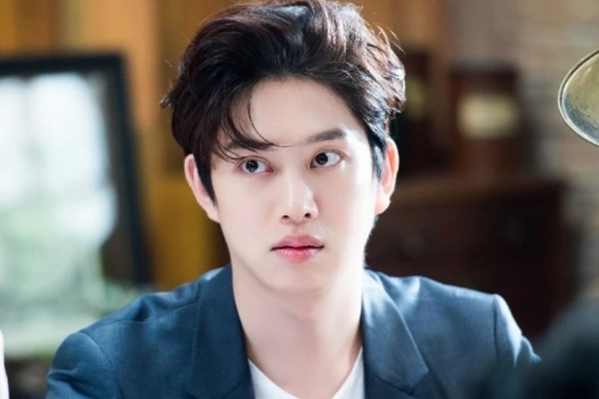 Heechul (Super Junior) say xỉn khi livestream, phát ngôn gây sốc