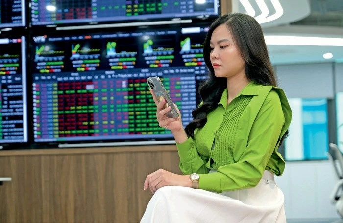 VN-Index vượt 1.900 điểm: Nhà đầu tư nên làm gì?