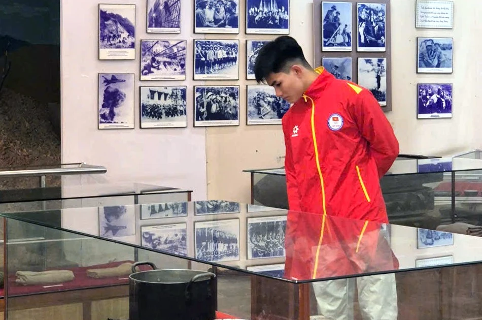 Vận động viên đội tuyển quốc gia thăm địa chỉ đỏ, hun đúc khát vọng cống hiến