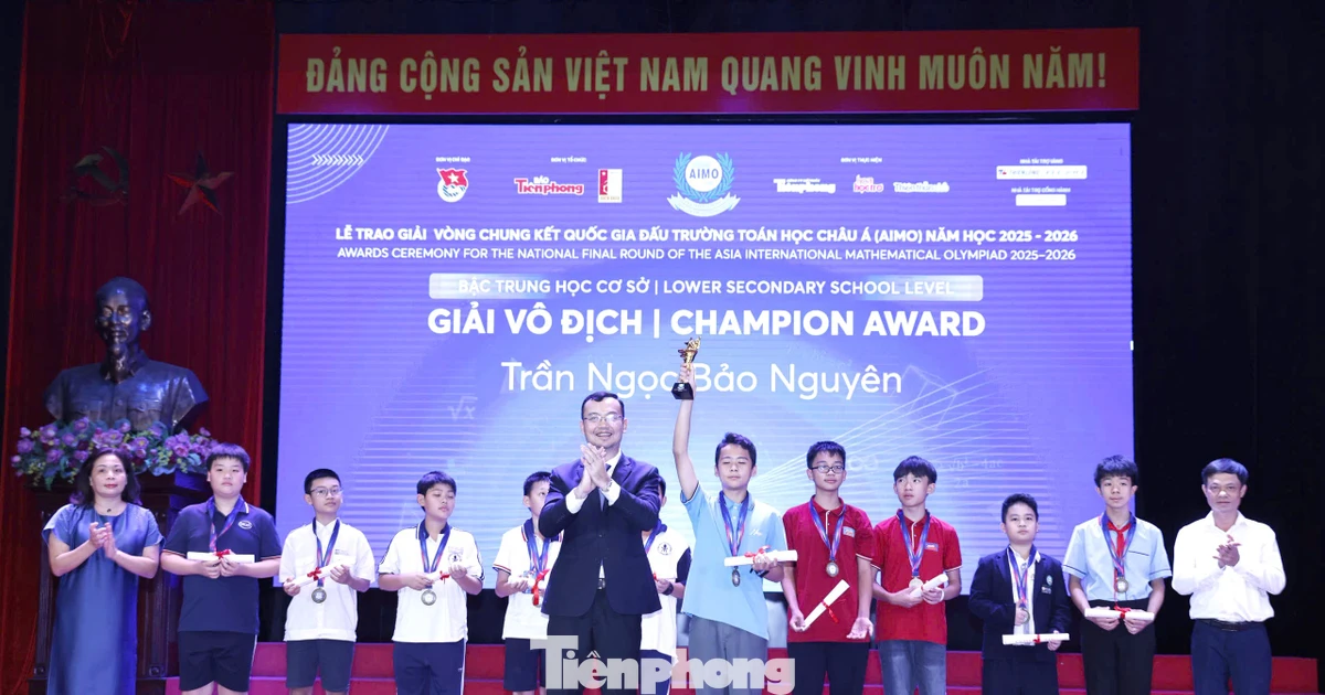 Vinh danh 9 nhà Vô địch Quốc gia Đấu trường Toán học châu Á bằng tiếng Anh