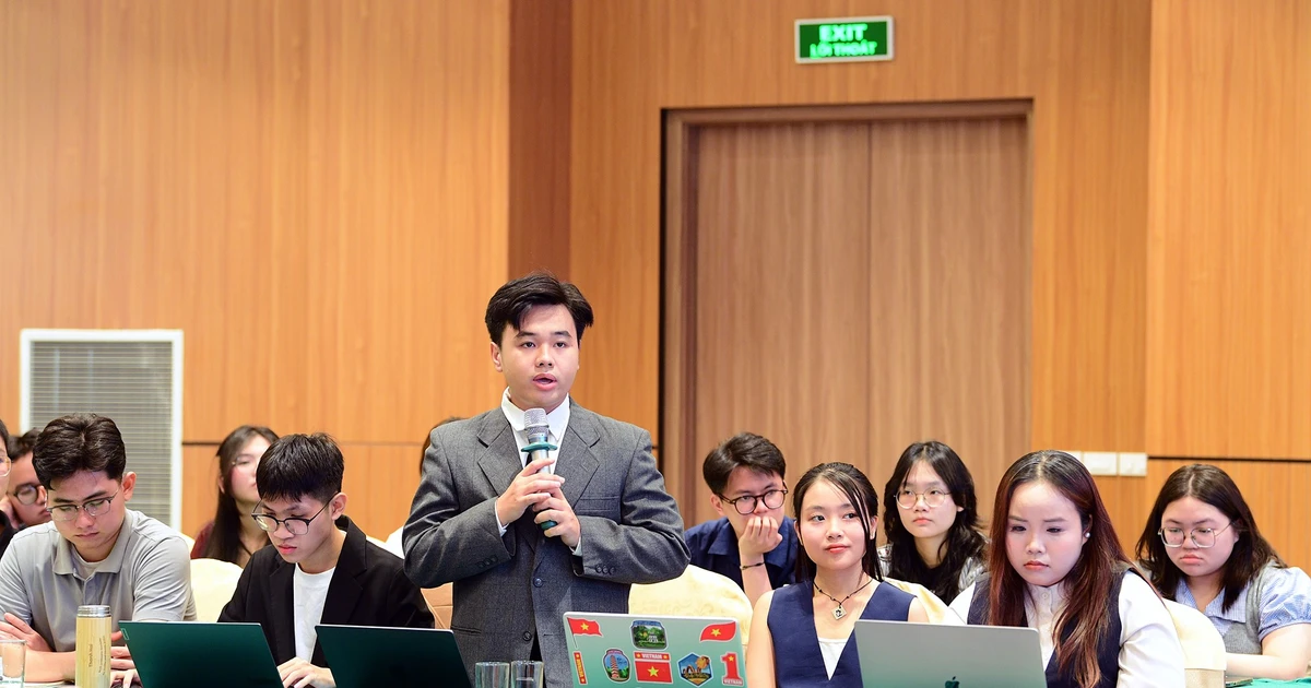 Người trẻ trao đổi về công việc xanh và công việc thỏa đáng