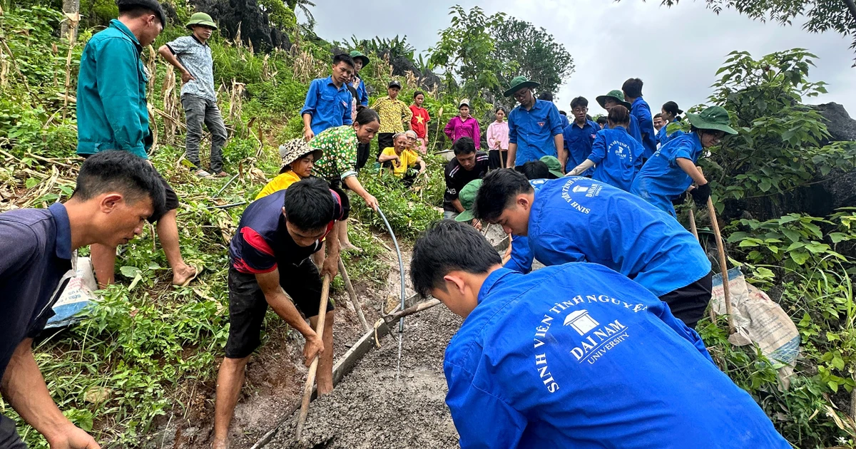 Tuổi trẻ Trung ương Đoàn chào cờ 'Tôi yêu Tổ quốc tôi', trao nguồn lực xã biên giới