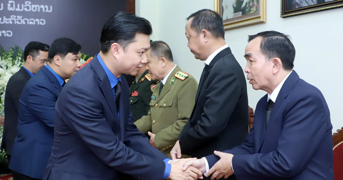 Đoàn đại biểu T.Ư Đoàn TNCS Hồ Chí Minh viếng Chủ tịch Quốc hội Lào Xaysomphone Phomvihane