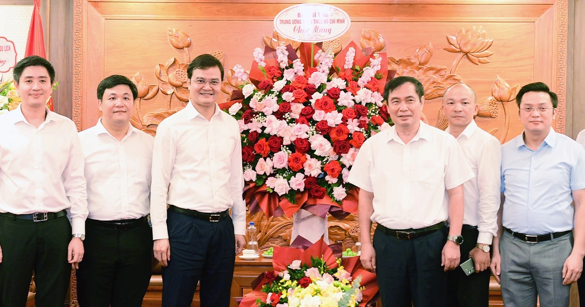 Bí thư thứ nhất T.Ư Đoàn chúc mừng Ban Tuyên giáo và Dân vận Trung ương, Báo Nhân Dân, Thông tấn xã Việt Nam