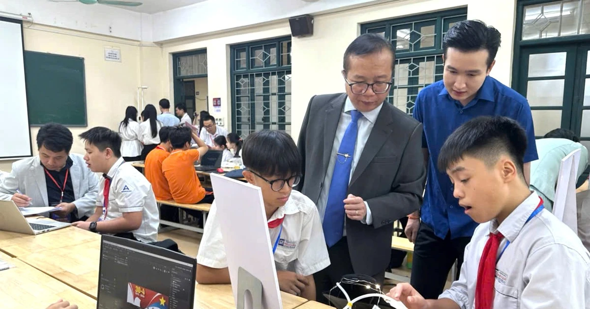 Học sinh Thủ đô sáng tạo robot tuần tra, hệ thống cảnh báo nguy hiểm ứng dụng AI
