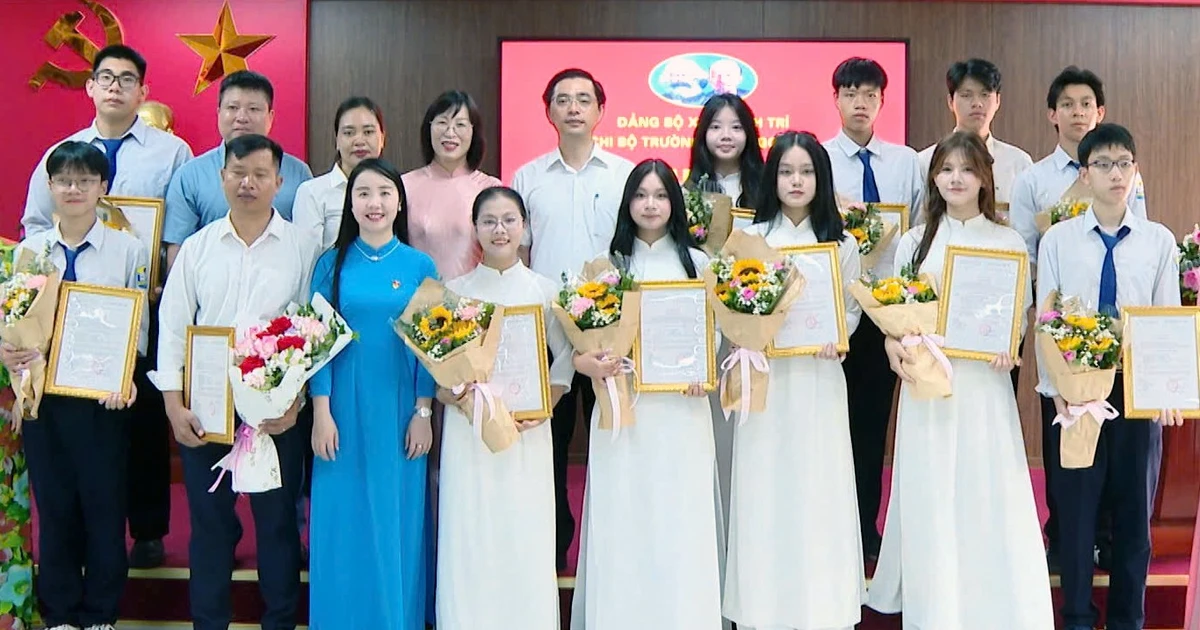 Trở thành đảng viên tuổi 18 trong mùa tình nguyện Hoa phượng đỏ