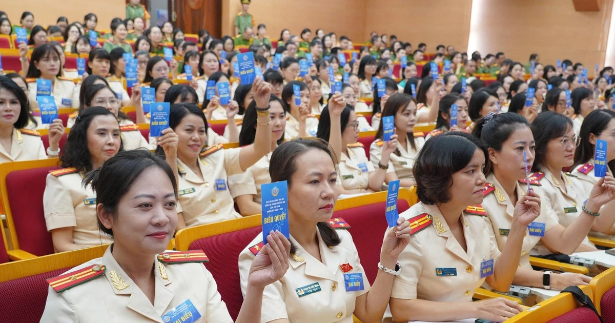 Phụ nữ Công an TP Hà Nội đẩy mạnh ứng dụng công nghệ, chuyển đổi số trong hoạt động công tác