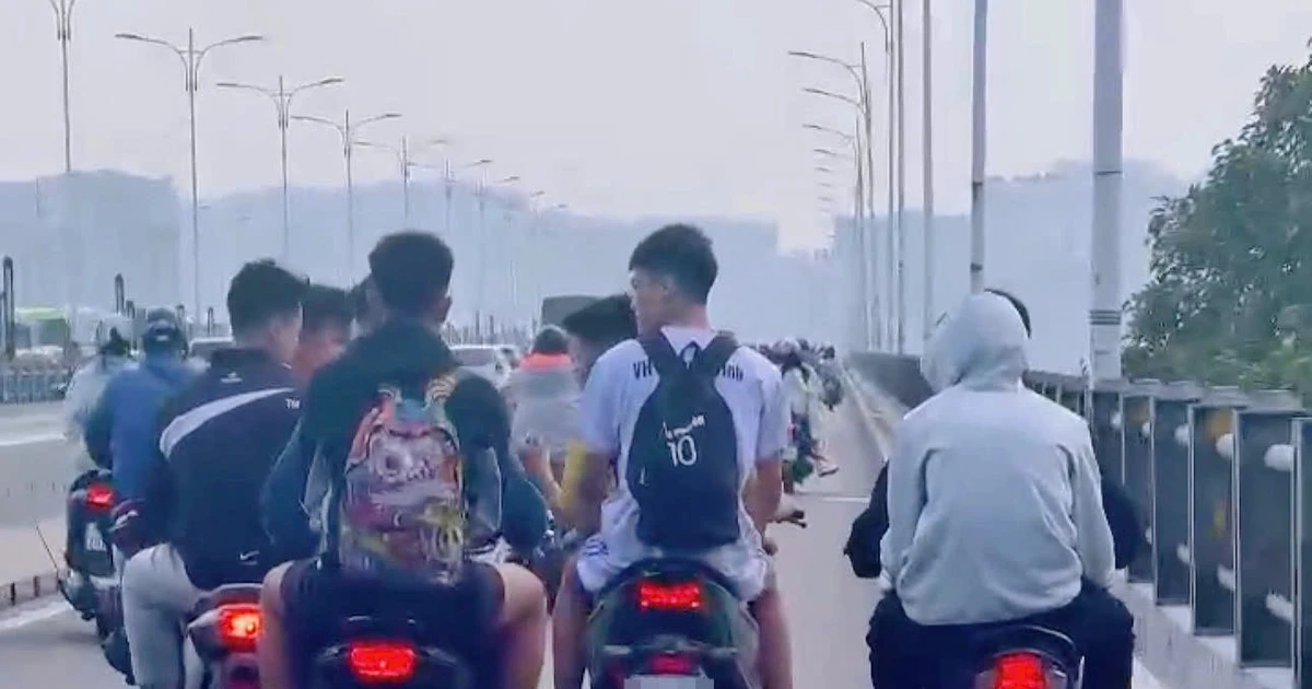 Xử lý nhóm 'choai choai' đầu trần đi xe máy dàn hàng ngang ở cầu Vĩnh Tuy