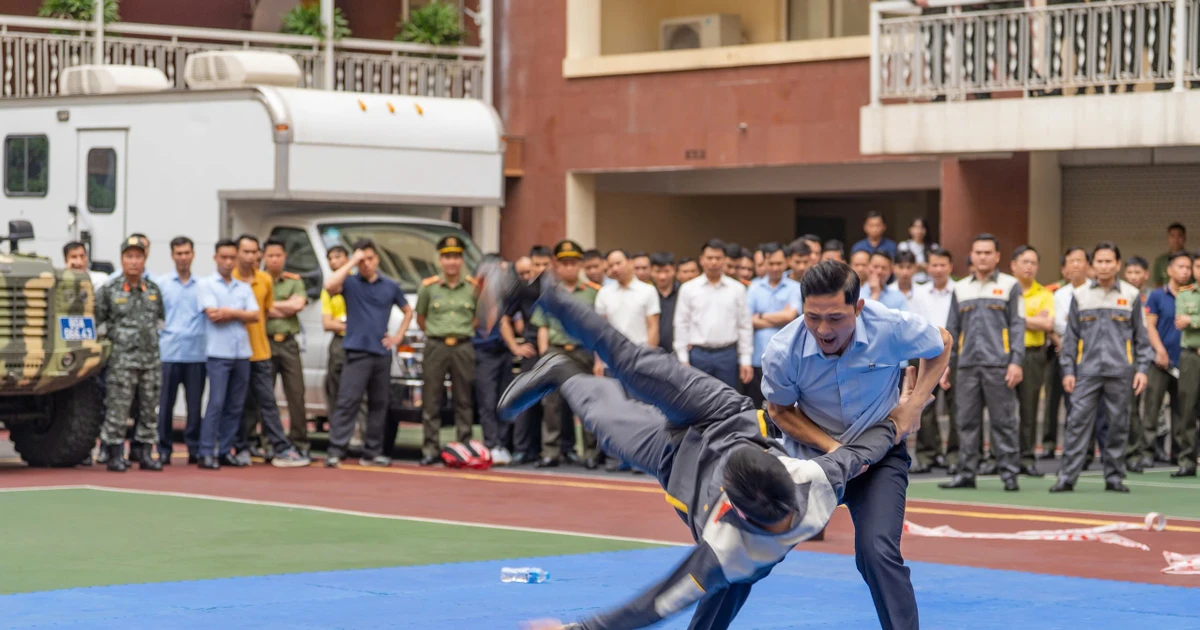 Mãn nhãn màn võ thuật: Chiến sĩ Cảnh vệ ra đòn nhanh, kết thúc gọn đối thủ