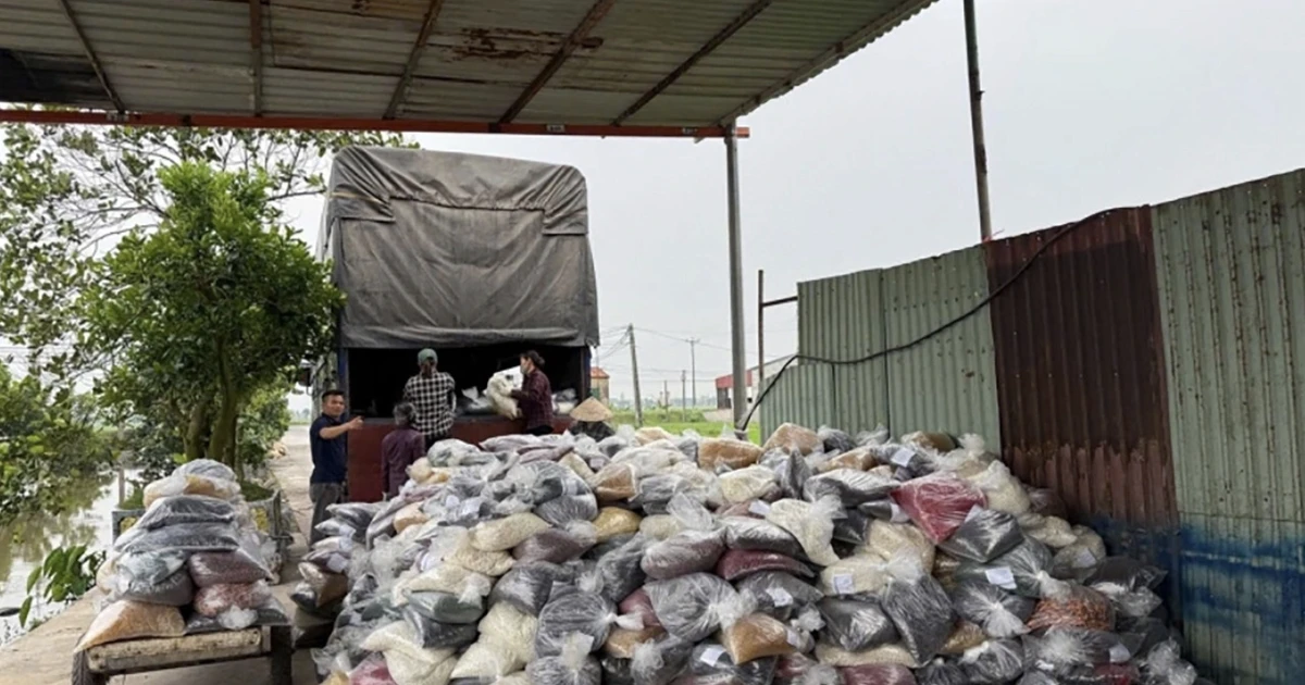 Cựu cán bộ nhận phong bì sau khi 'mật báo' kế hoạch điều tra cho doanh nghiệp sản xuất thực phẩm chức năng giả