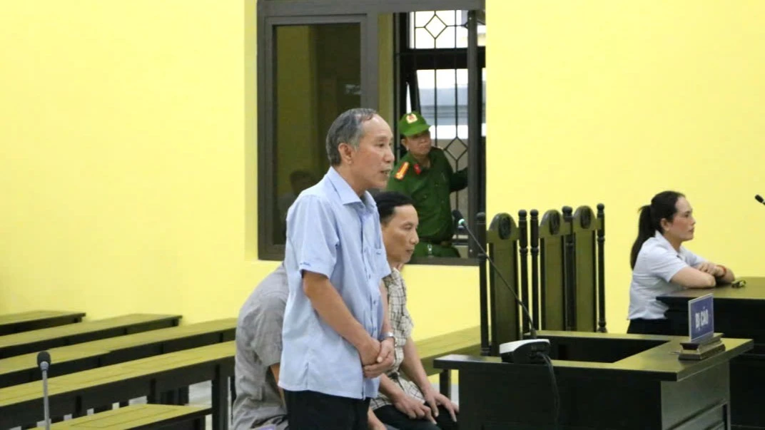 Tạm dừng phiên tòa xử vụ gây thất thoát tài sản tại Công ty Đầu tư và phát triển nhà Cà Mau