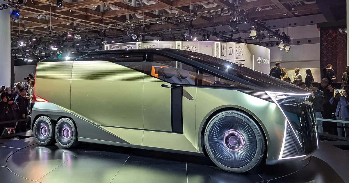 Khám phá mẫu xe 6 bánh độc đáo của Lexus