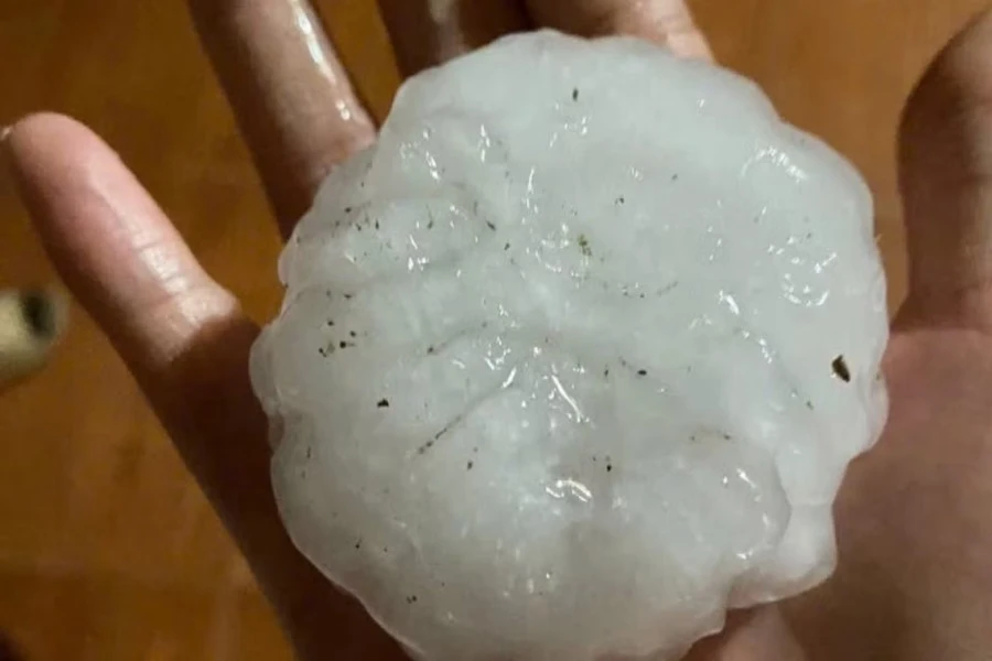 Mưa đá “to như chén nước” ở Lào Cai có bất thường? Dấu hiệu sắp có mưa đá?